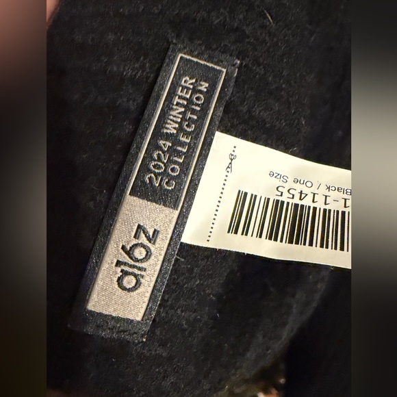 Mongolian Cashmere Ribbed Scarf / Black / One Size - Picture 6 of 8